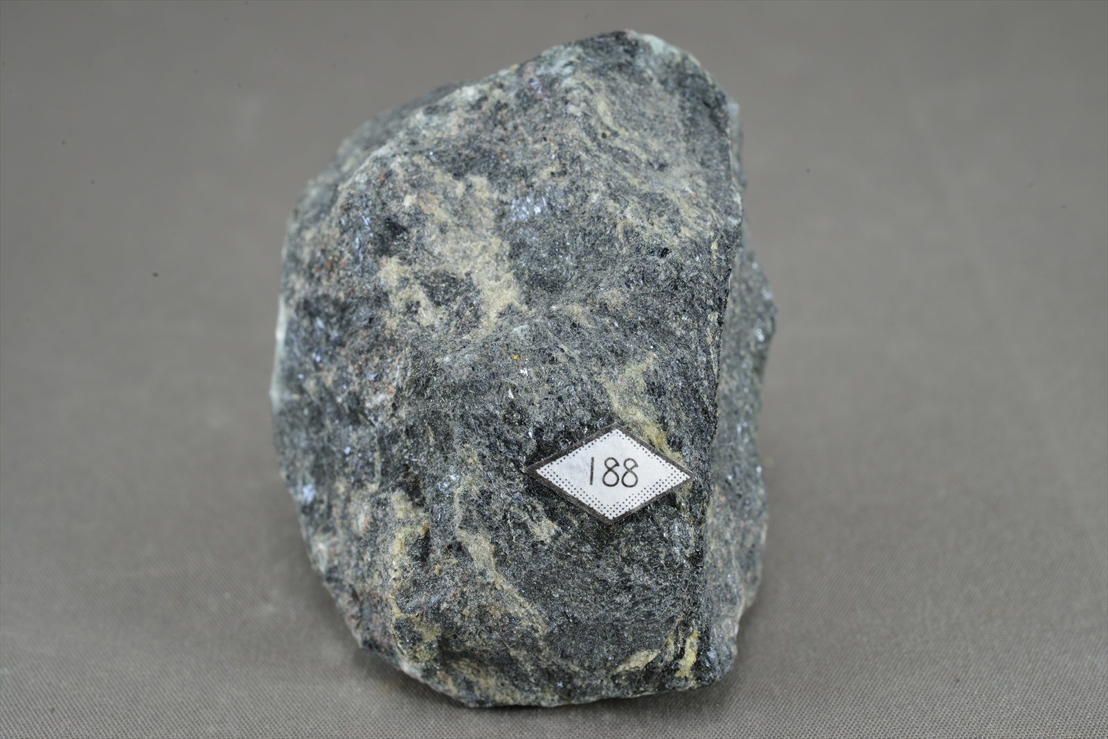 角閃岩(Amphibolite)