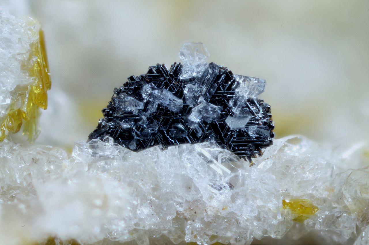 不明鉱物 (Unknown Mineral)